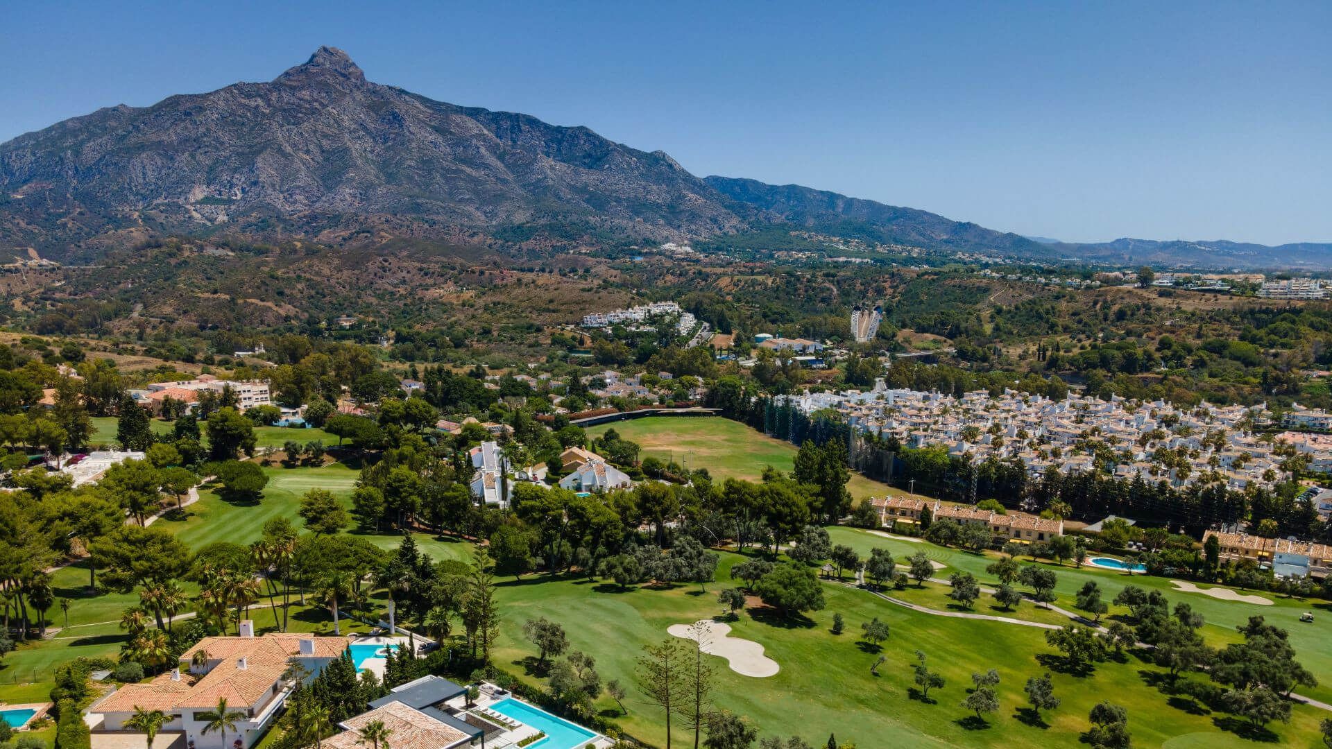 Short-term rental management in Nueva Andalucía — golf valley apartments near Puerto Banús