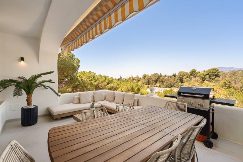 Terraza con mesa de comedor, La Quinta Retreat