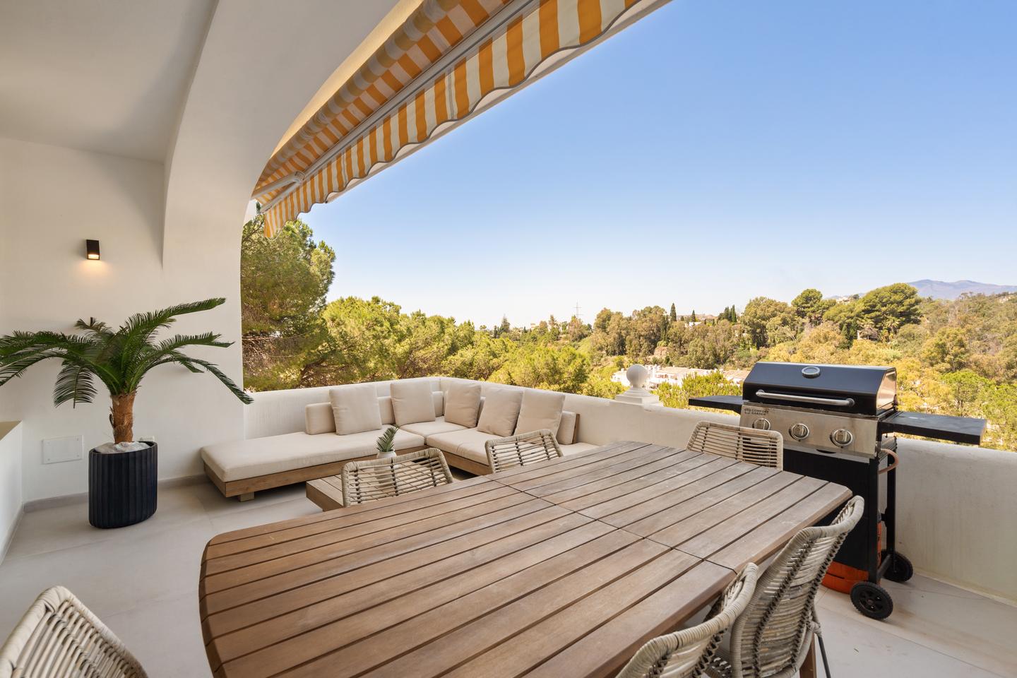 Terrace with dining table, La Quinta Retreat