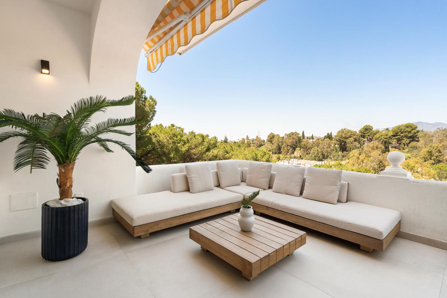 Terrace lounge, La Quinta Retreat