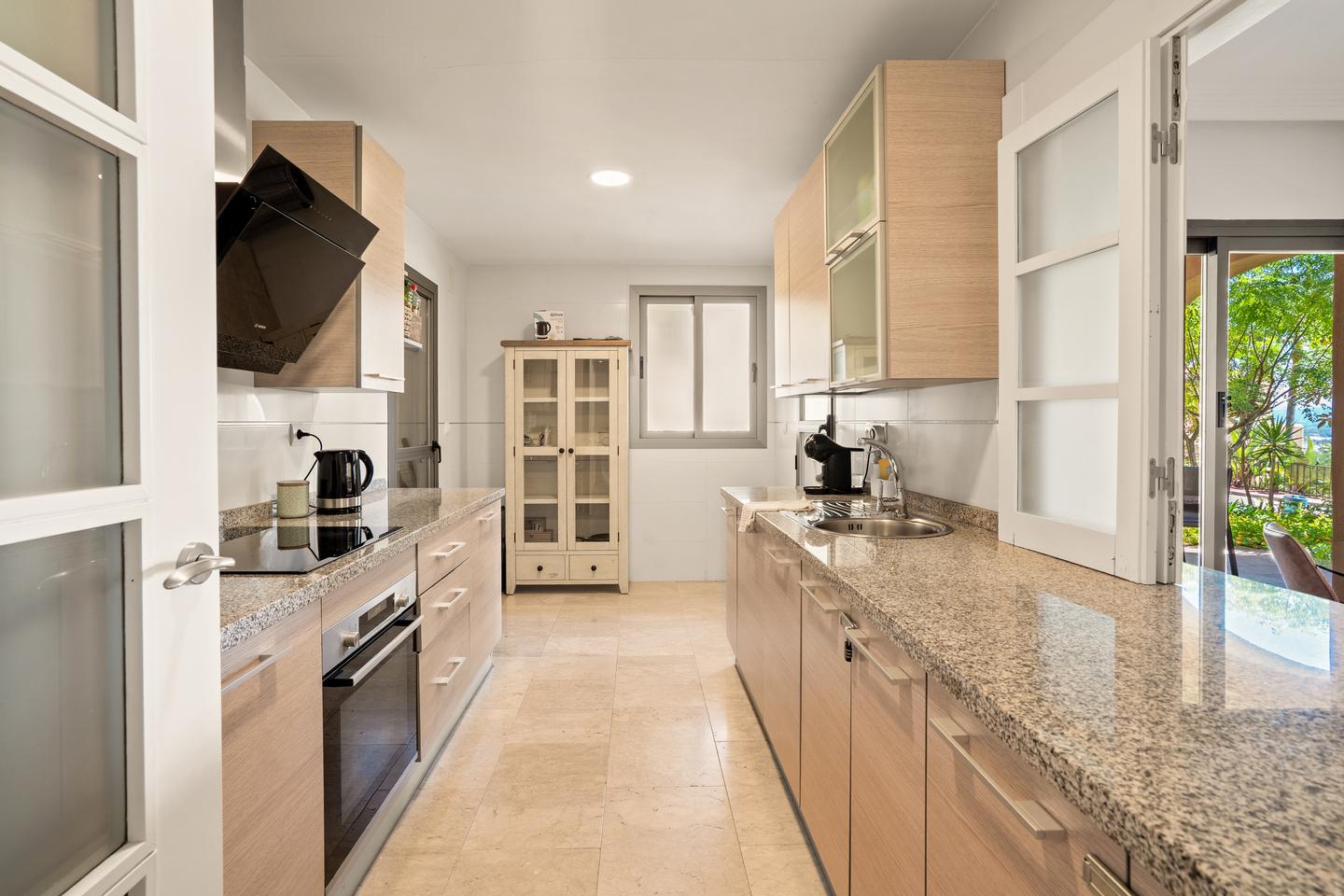 Fully equipped kitchen, Benahavís Sea View Apartment
