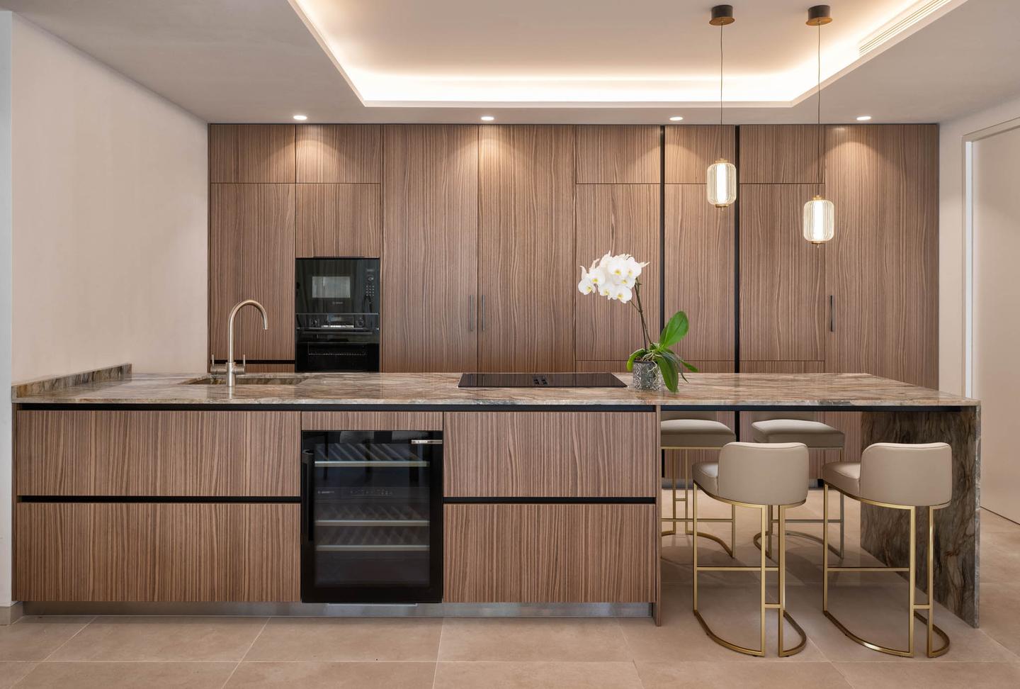 Kitchen with island, Villa ALMA