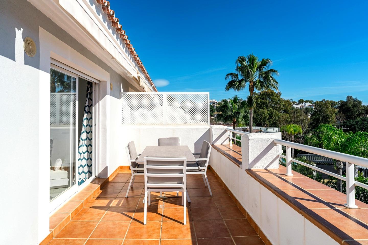 Terrace with dining table, Cortijo del Mar Apartment