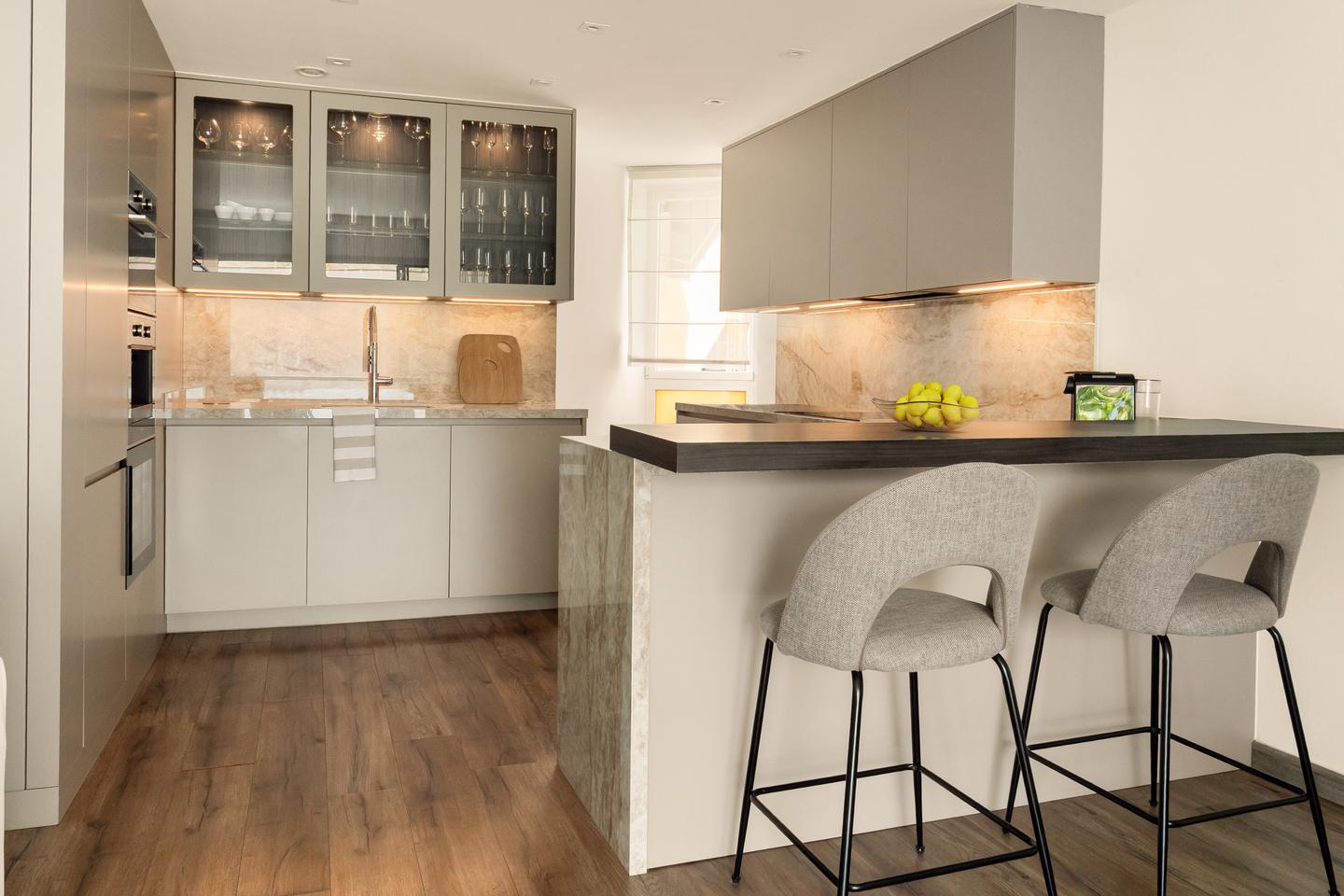 Kitchen with breakfast bar, Marbella Sky Penthouse