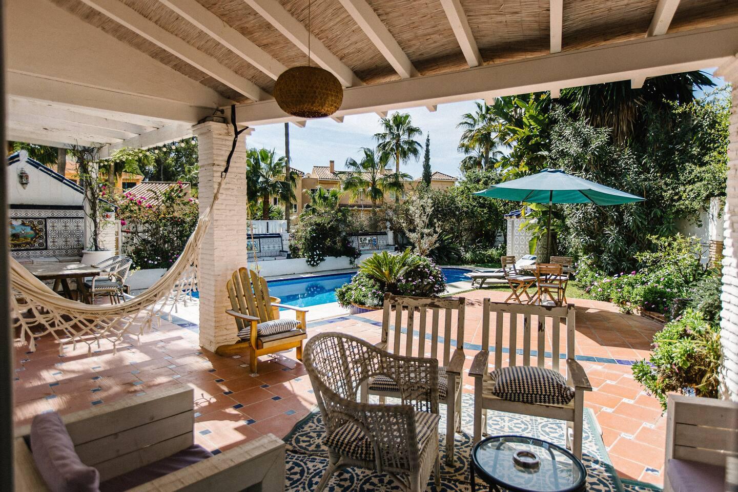 Terraza cubierta, Villa en Marbesa