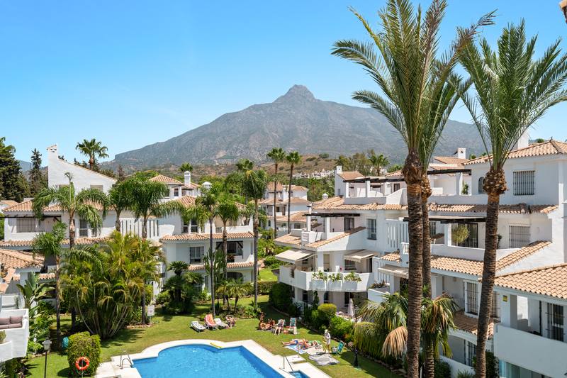 Piscina comunitaria, Apartamento en Los Naranjos